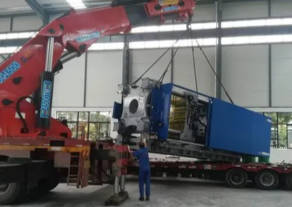 大型设备起吊使用钢丝绳索具(钢丝绳与吊装带哪个更适合大型设备吊装)