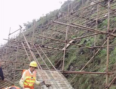 高铁隧道口危石清理（高边坡安全防护措施）