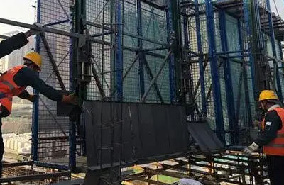 建筑工程用爬架的防护平台是哪个部位